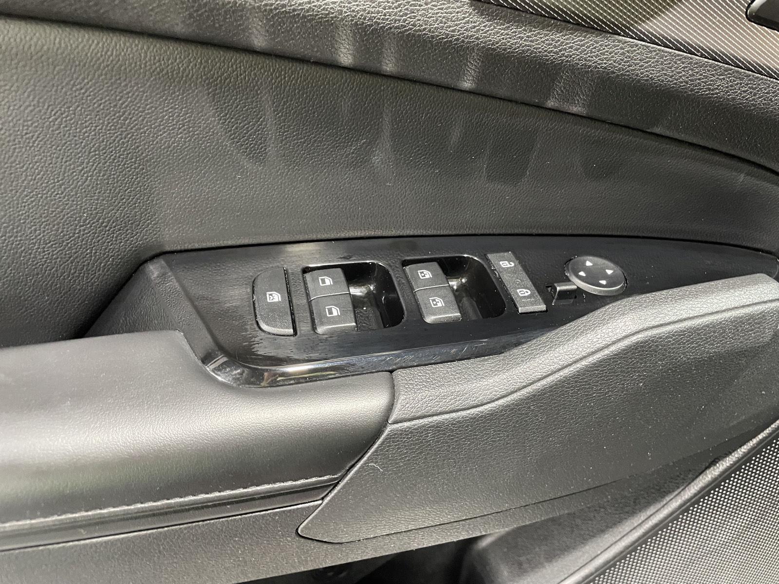 Vehicle photo 34