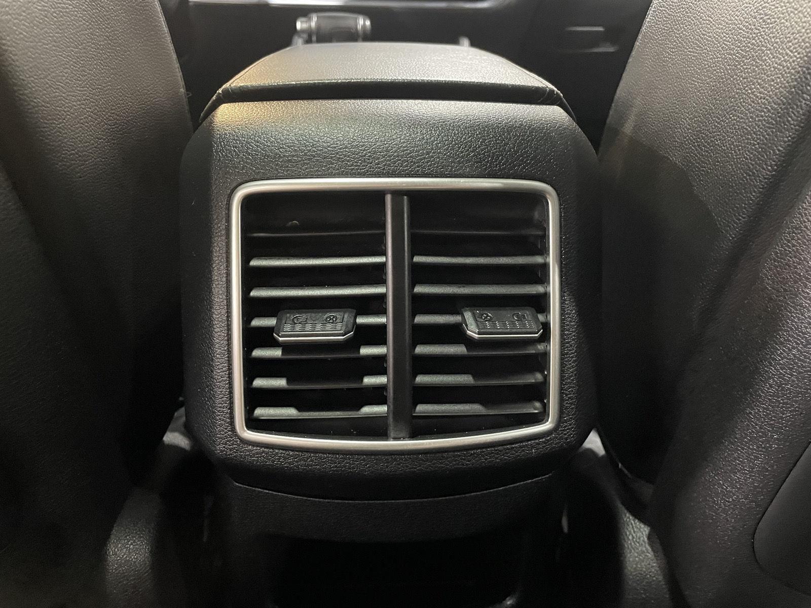 Vehicle photo 37
