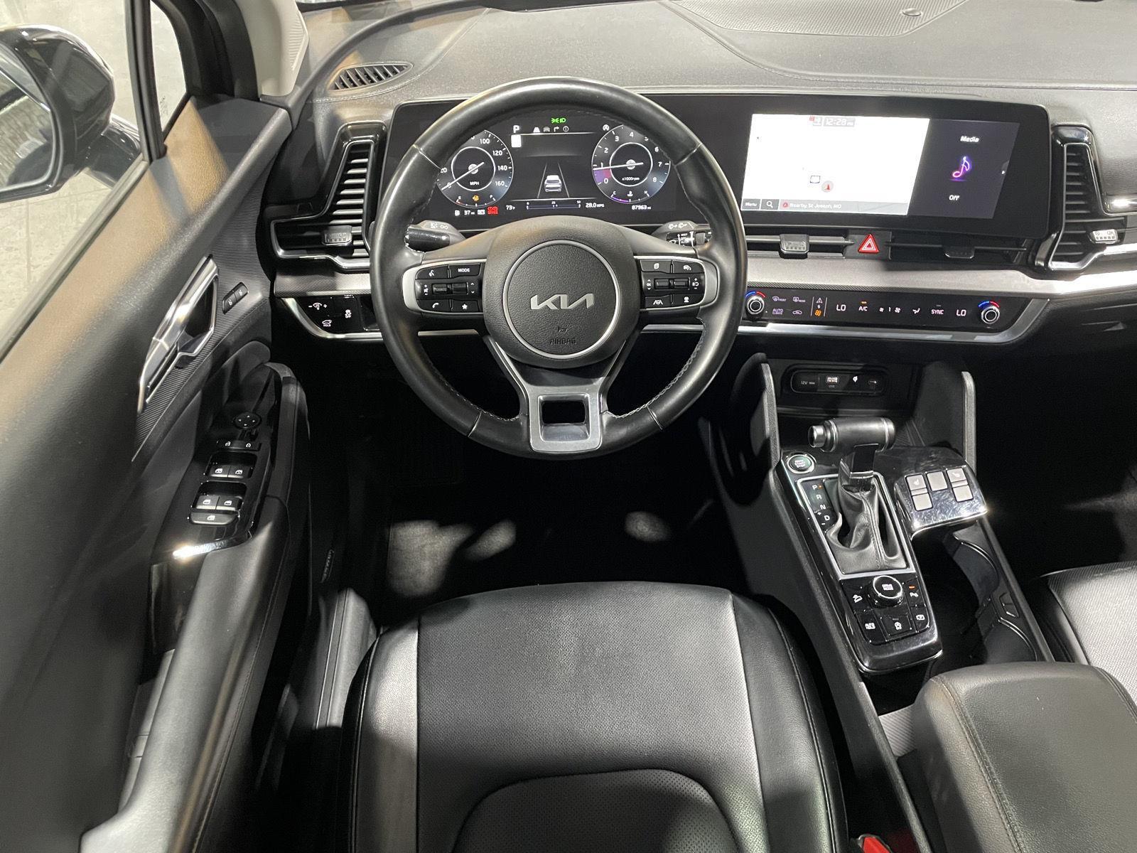 Vehicle photo 38