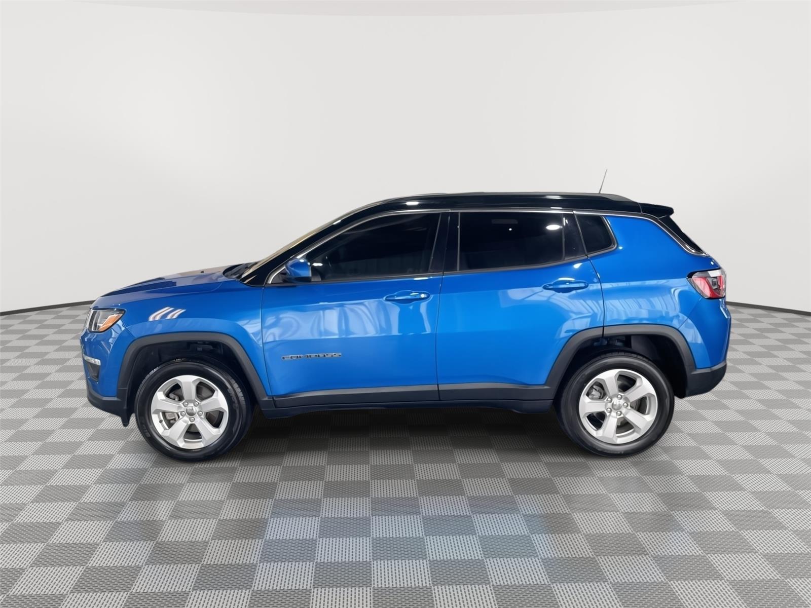 Vehicle photo 2