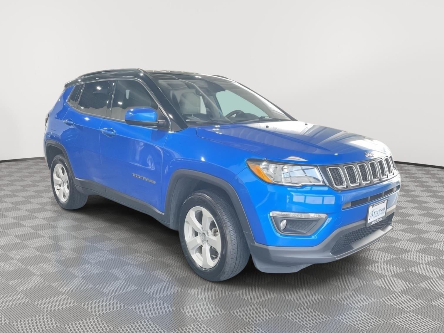 Vehicle photo 6
