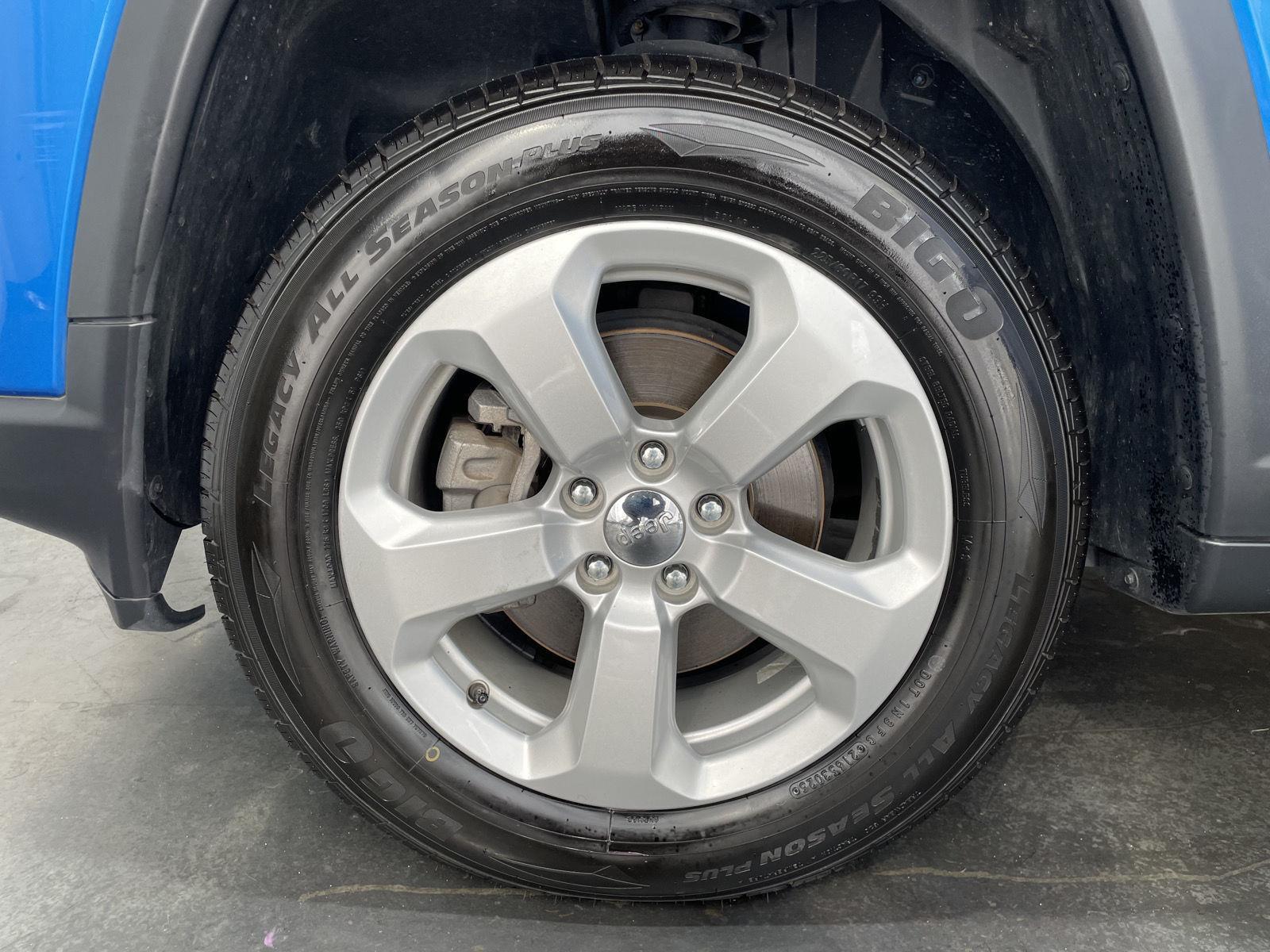 Vehicle photo 11