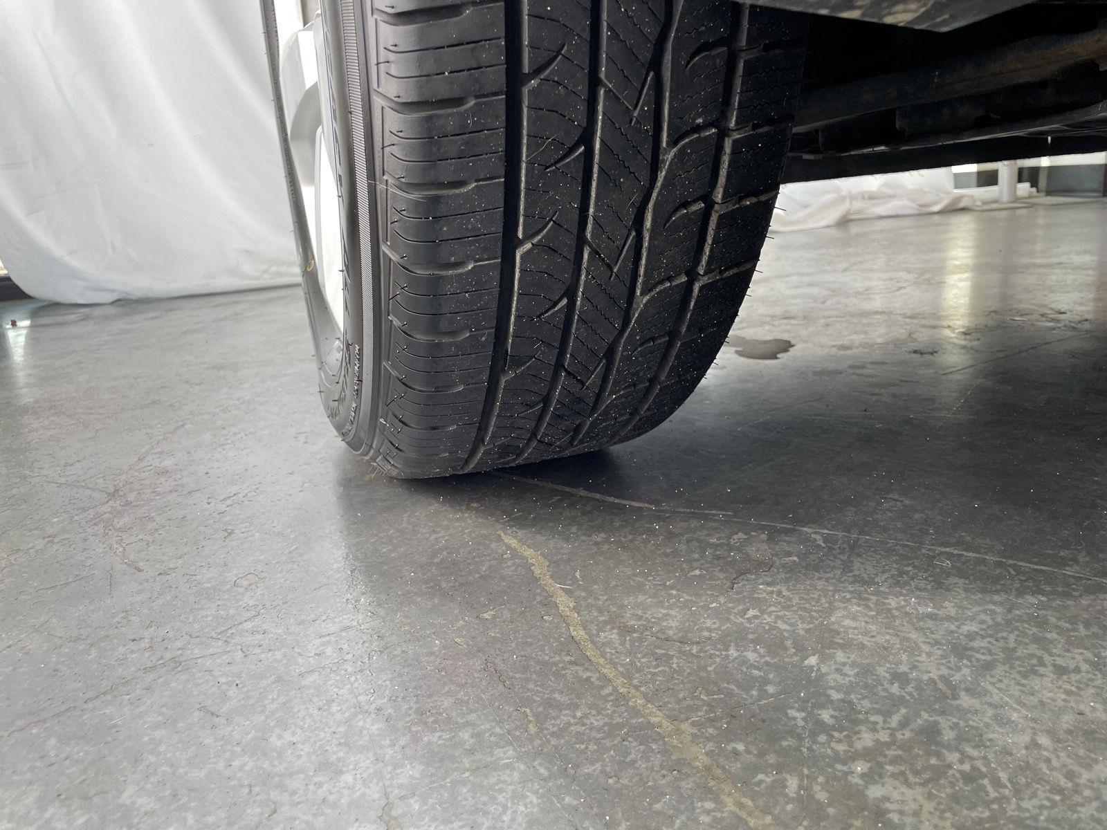 Vehicle photo 12