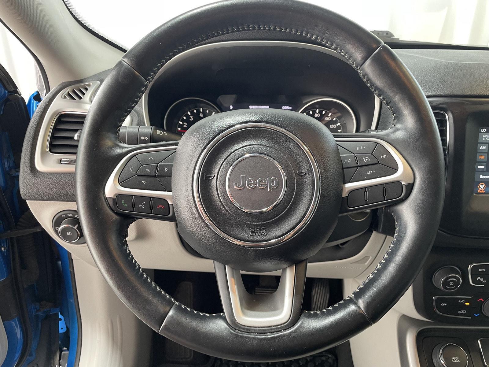 Vehicle photo 13