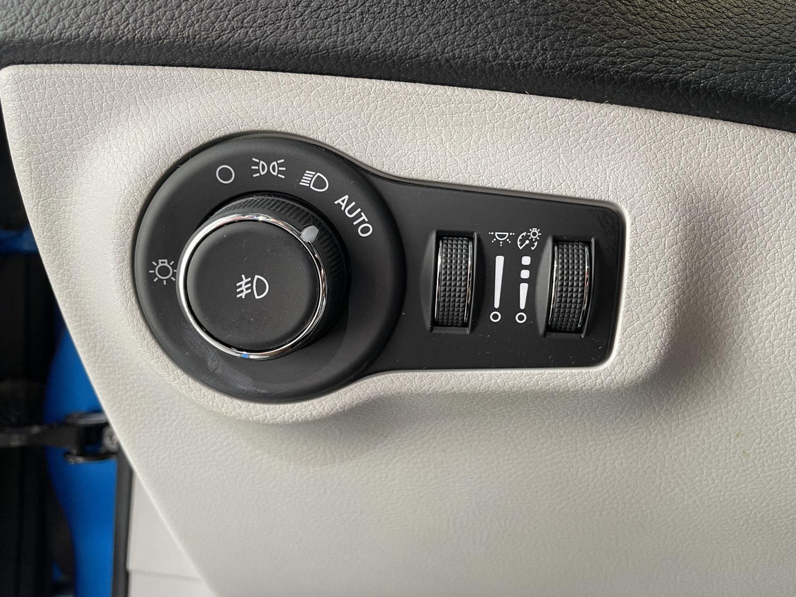 Vehicle photo 17