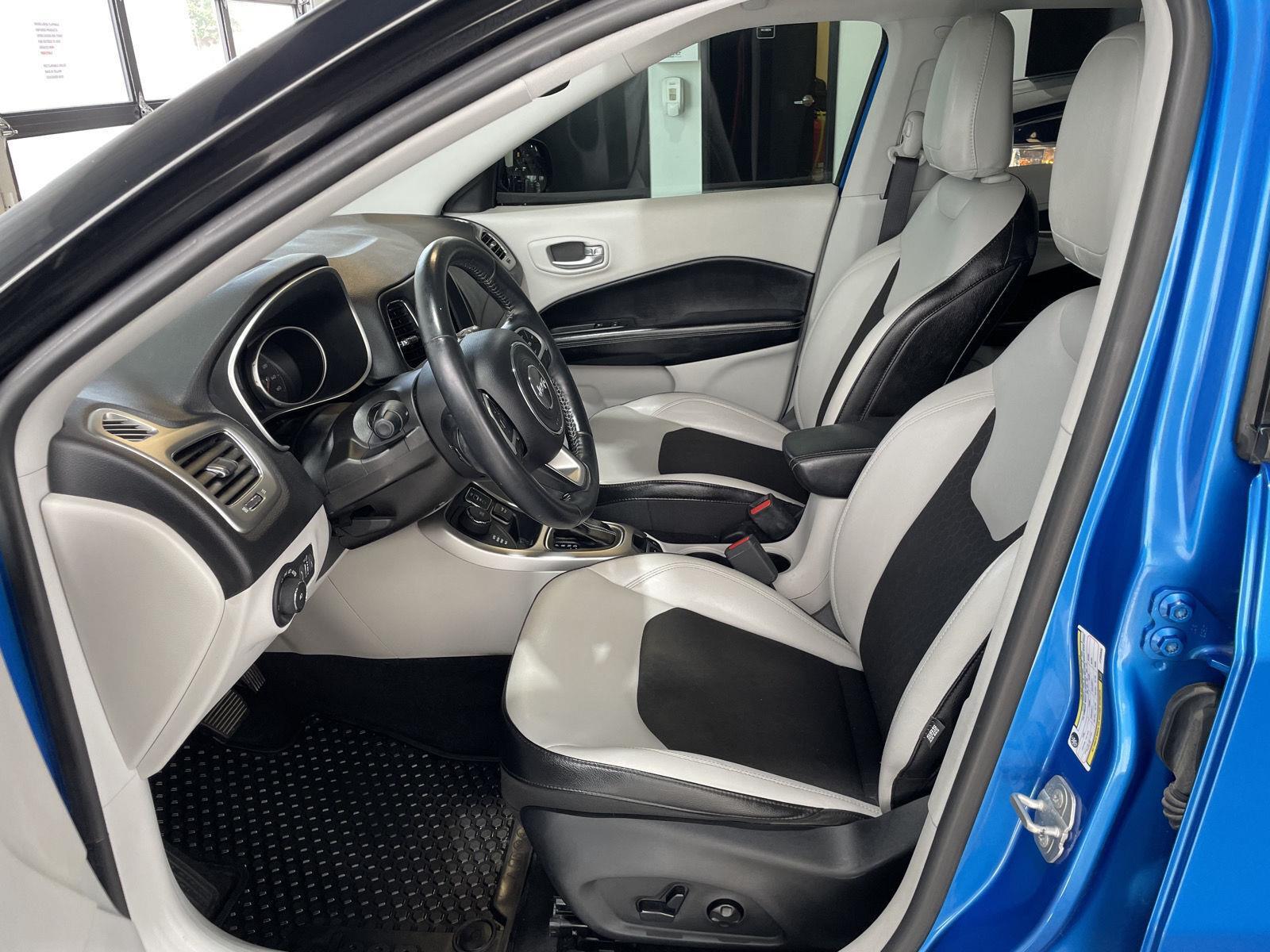 Vehicle photo 19