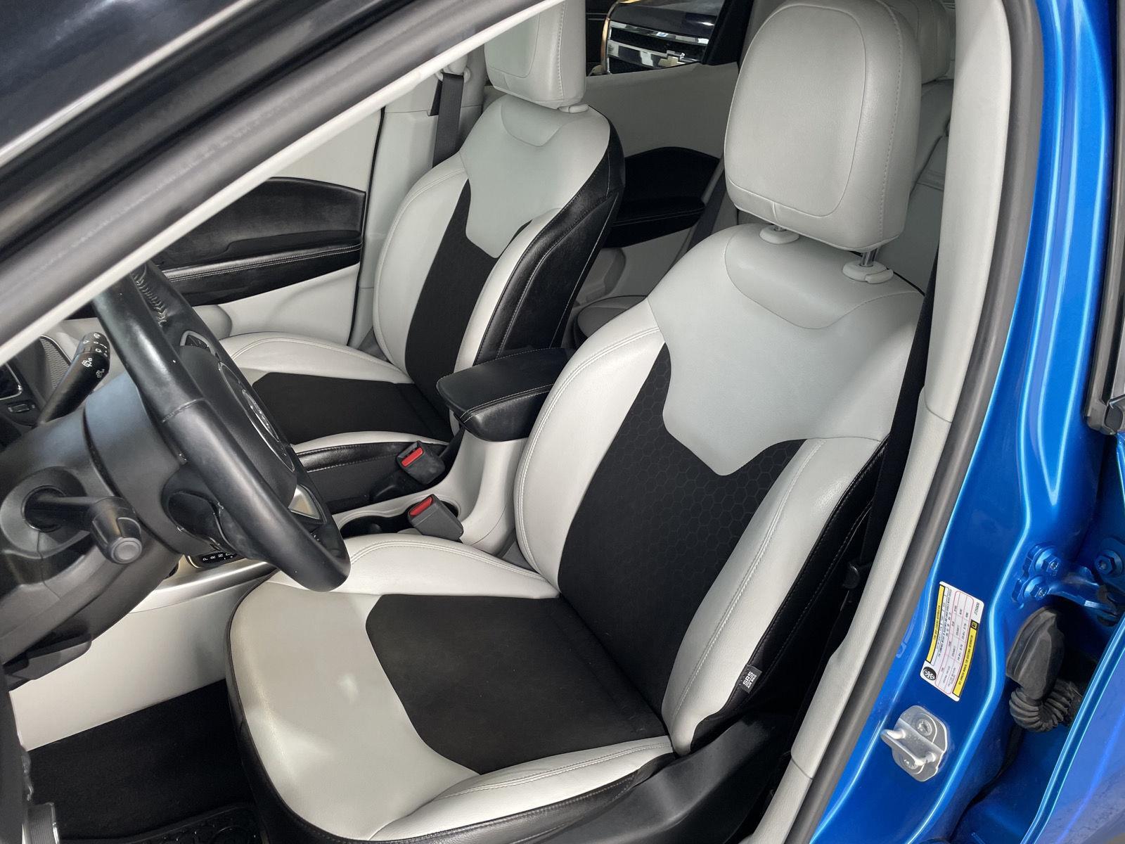 Vehicle photo 20