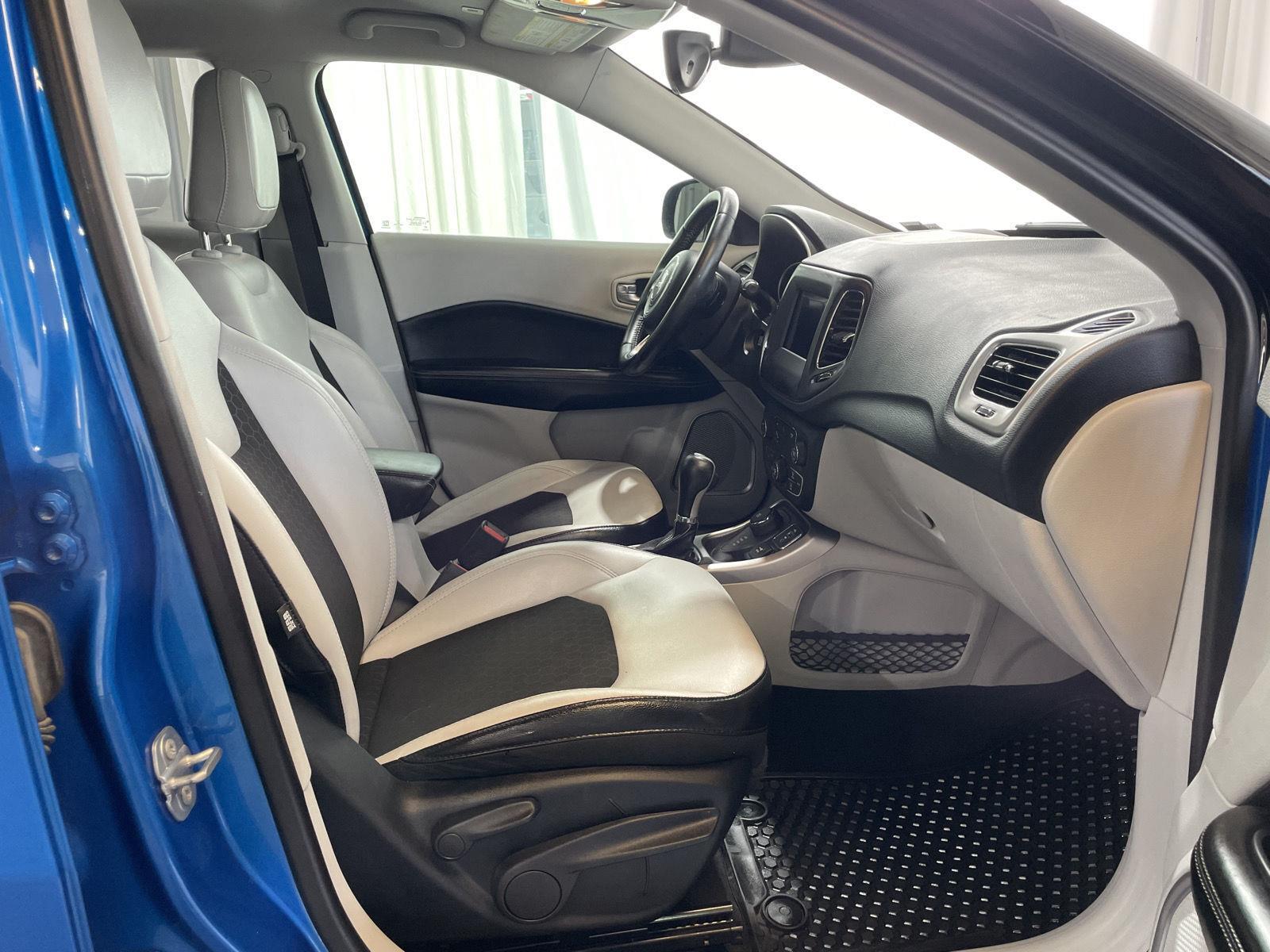 Vehicle photo 25