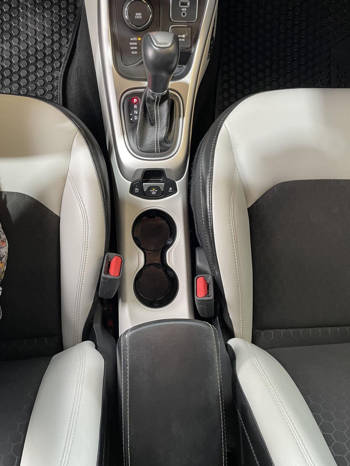Vehicle photo 35