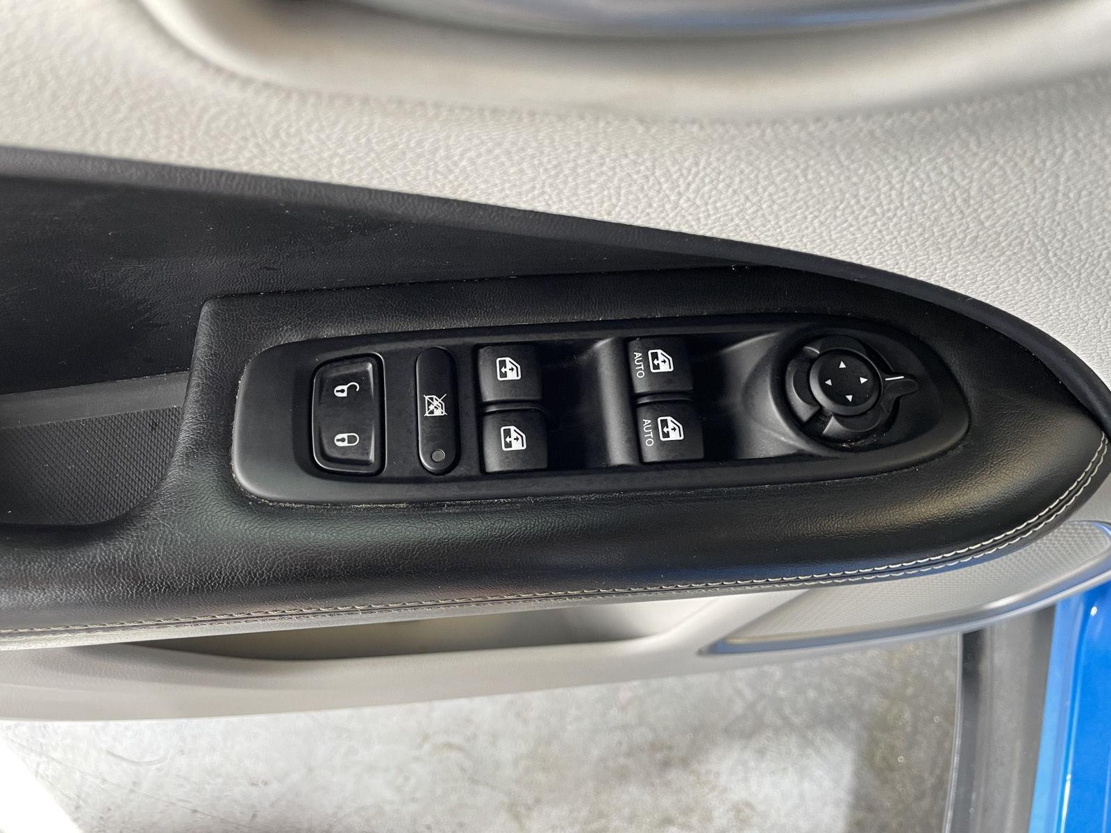 Vehicle photo 37
