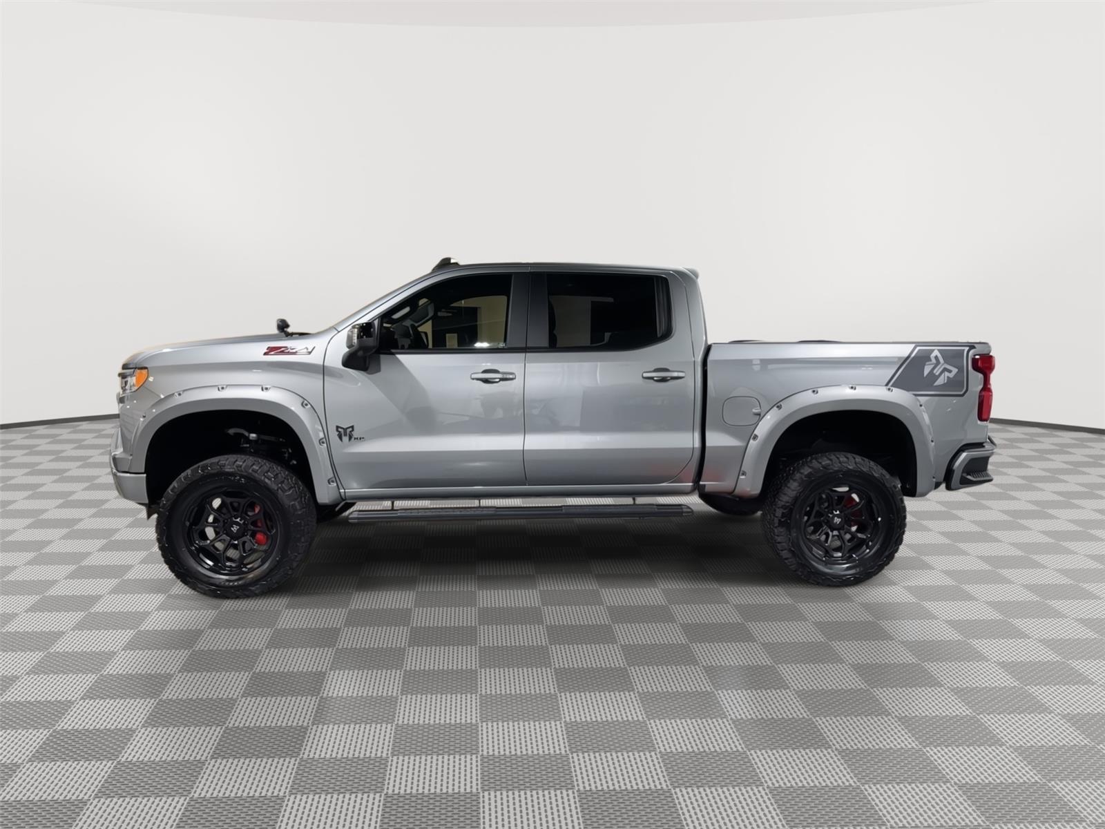 Vehicle photo 2