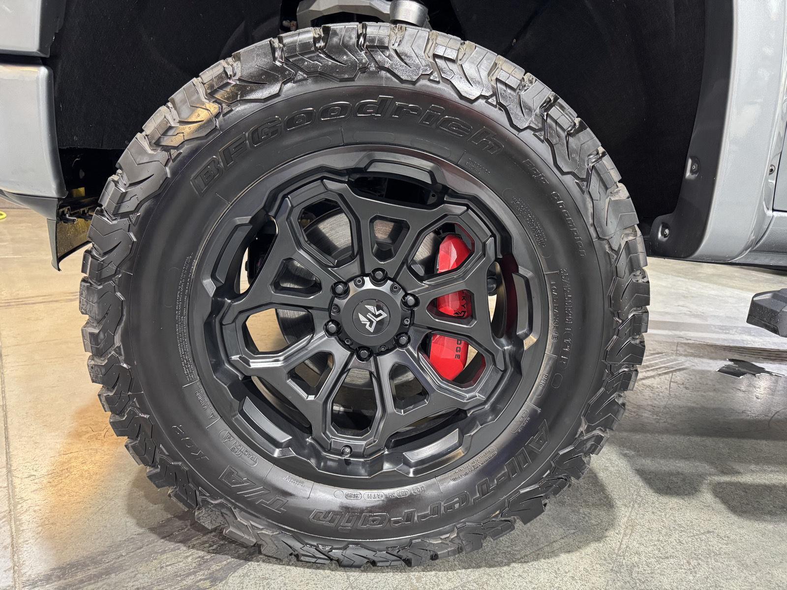 Vehicle photo 11
