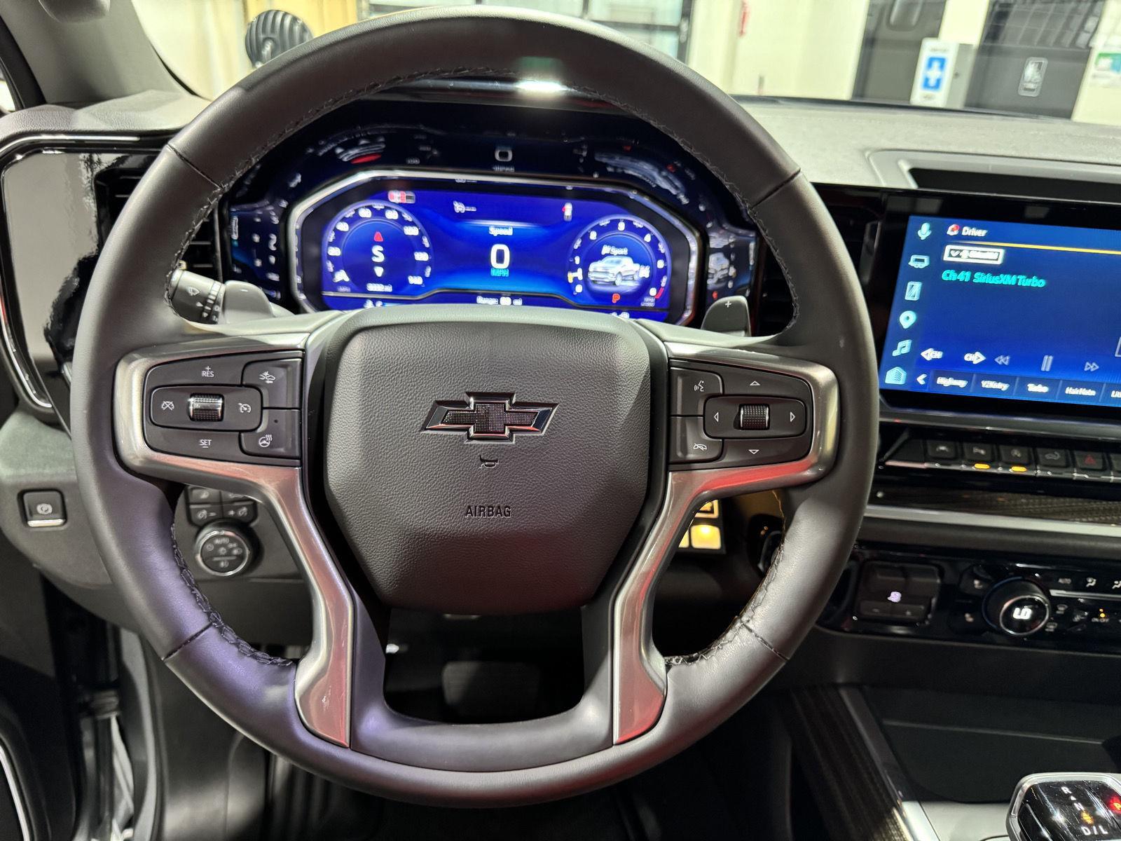 Vehicle photo 13