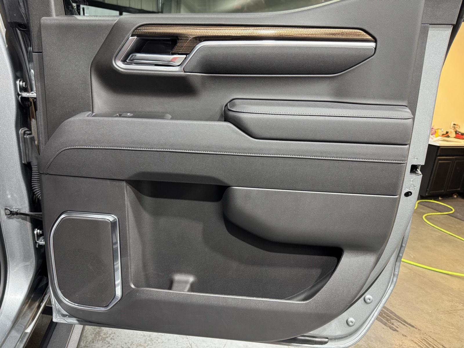 Vehicle photo 27