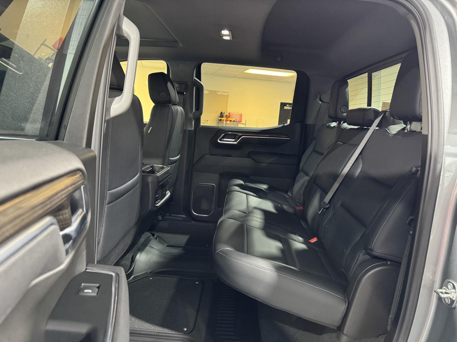 Vehicle photo 31