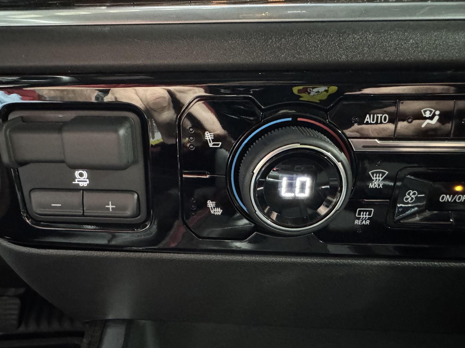 Vehicle photo 46