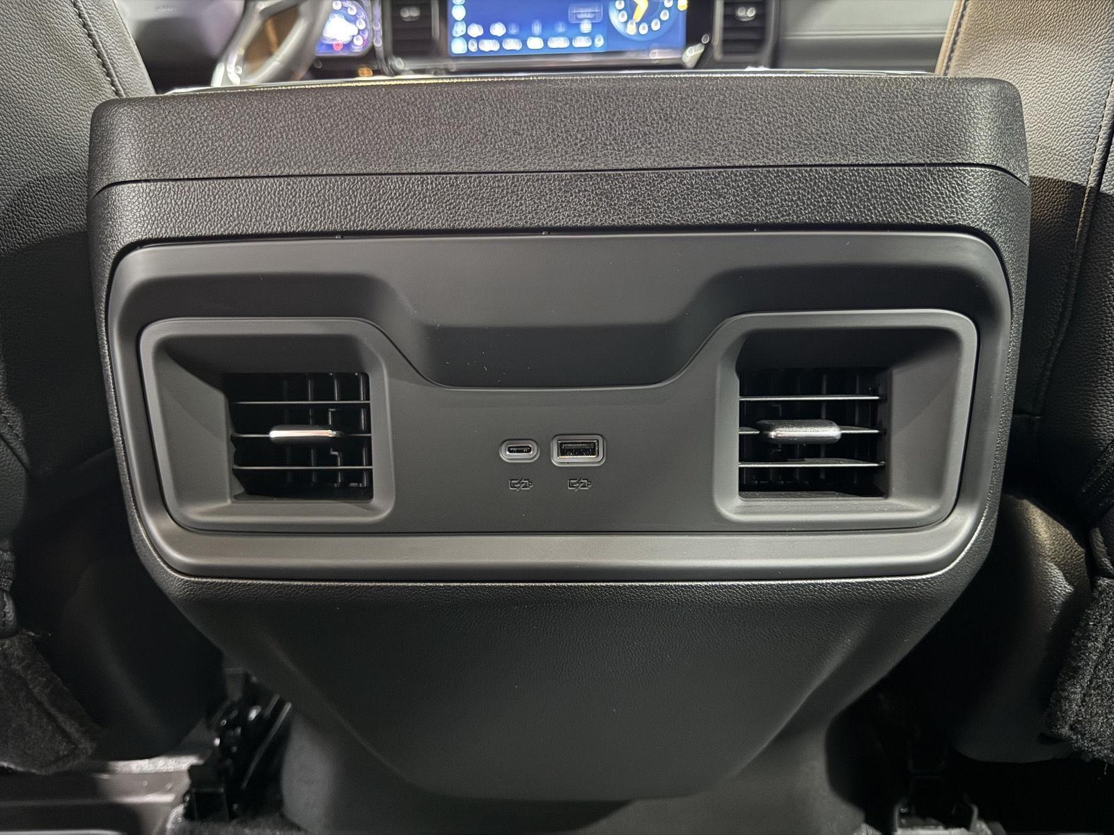 Vehicle photo 47
