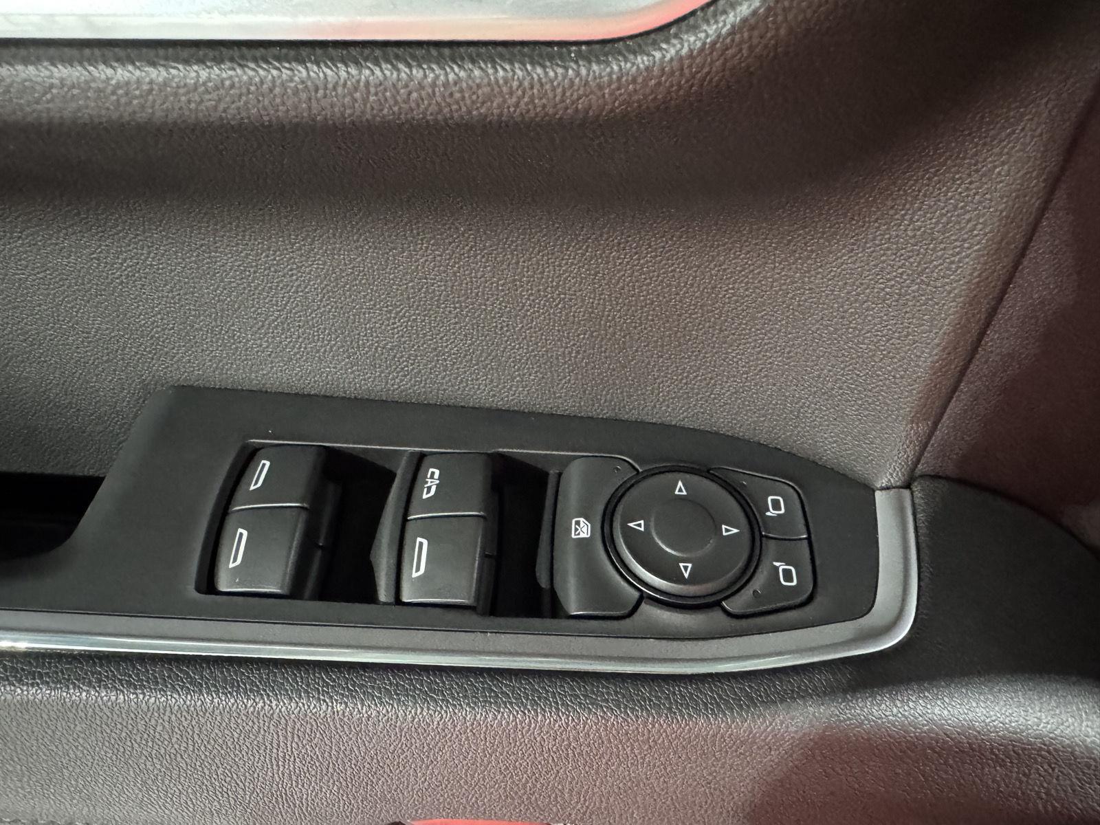 Vehicle photo 49