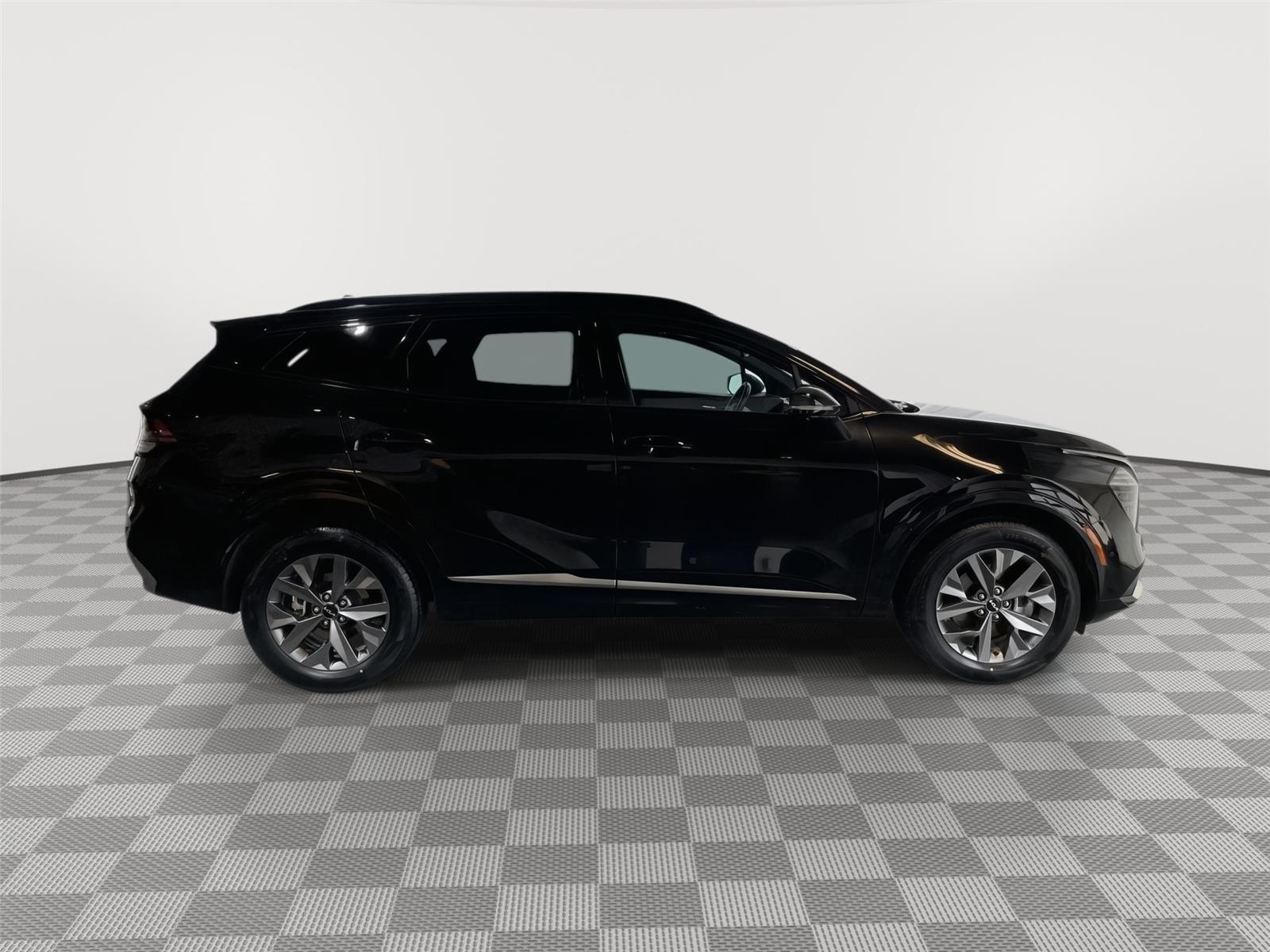 Vehicle photo 6