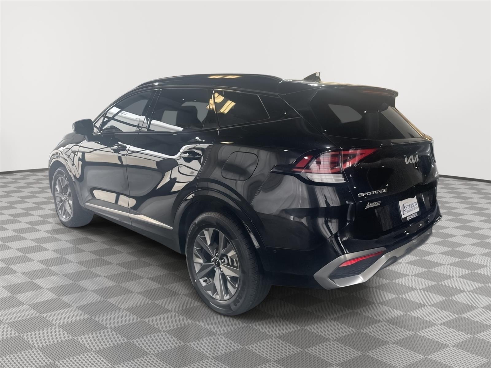 Vehicle photo 9