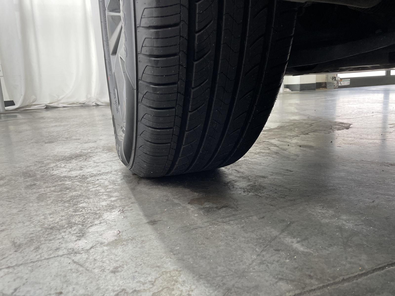 Vehicle photo 11