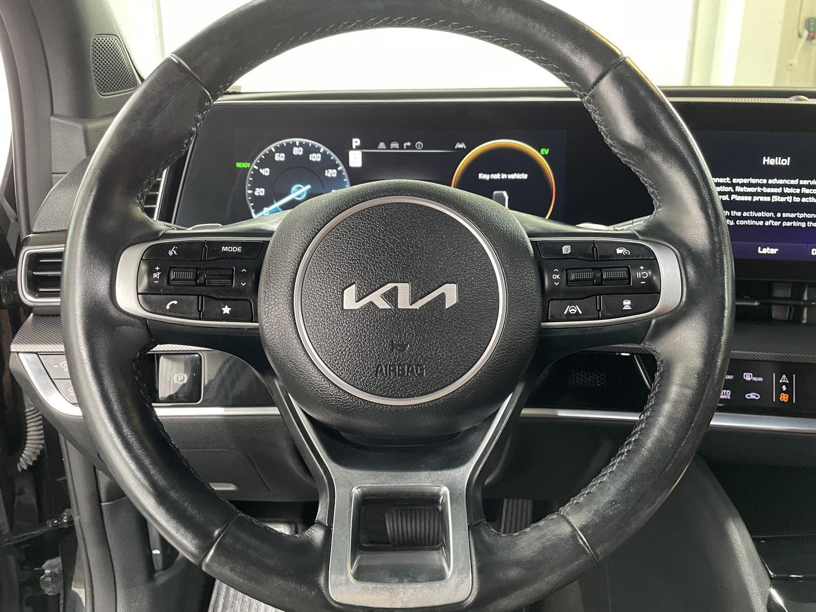 Vehicle photo 12