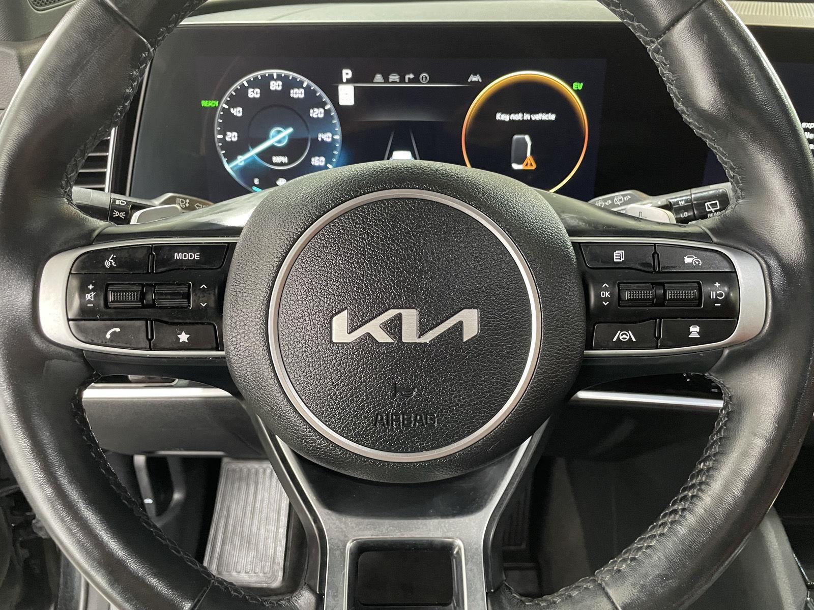 Vehicle photo 13