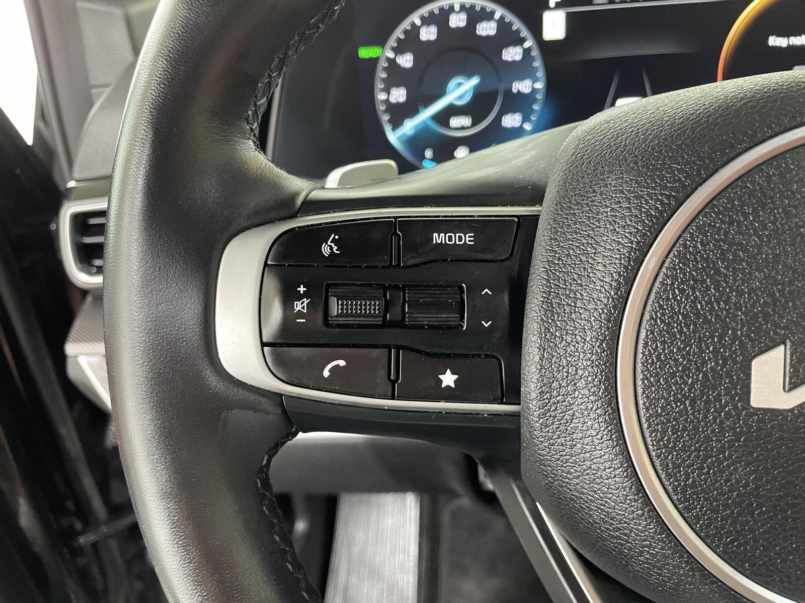 Vehicle photo 14