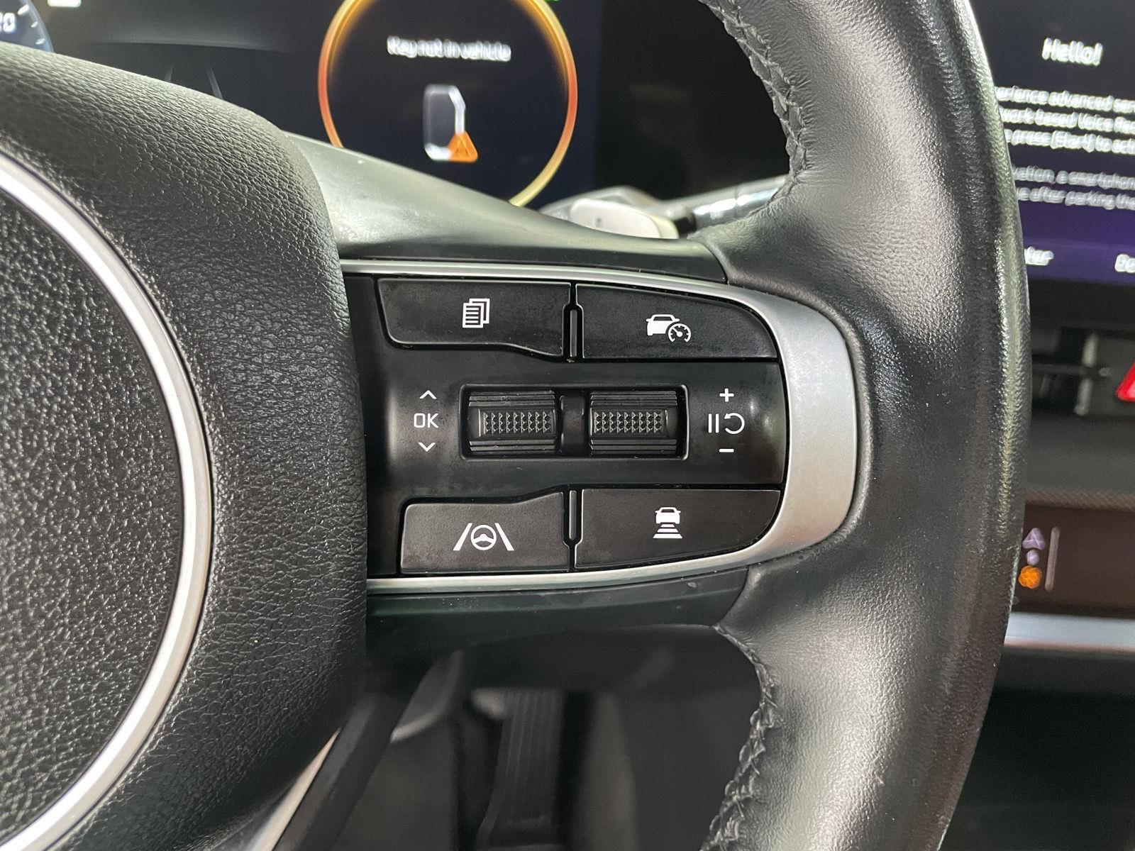 Vehicle photo 15