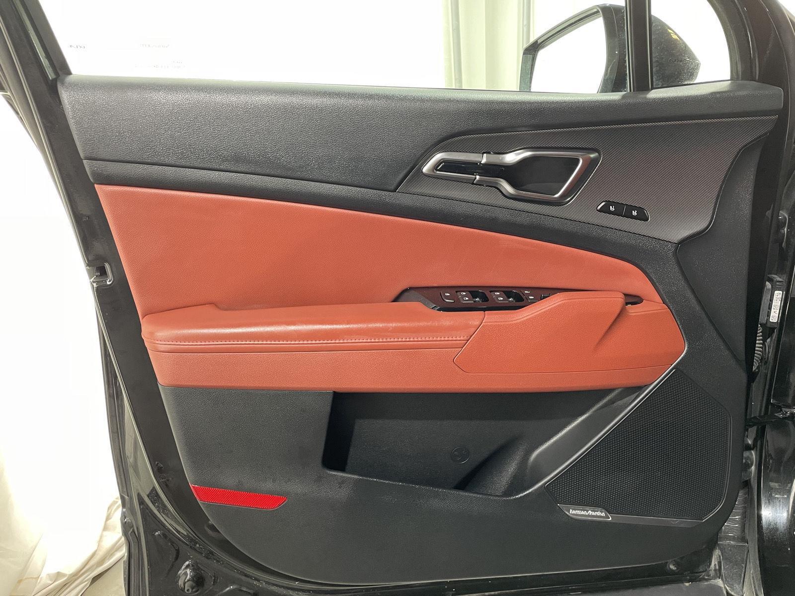 Vehicle photo 16