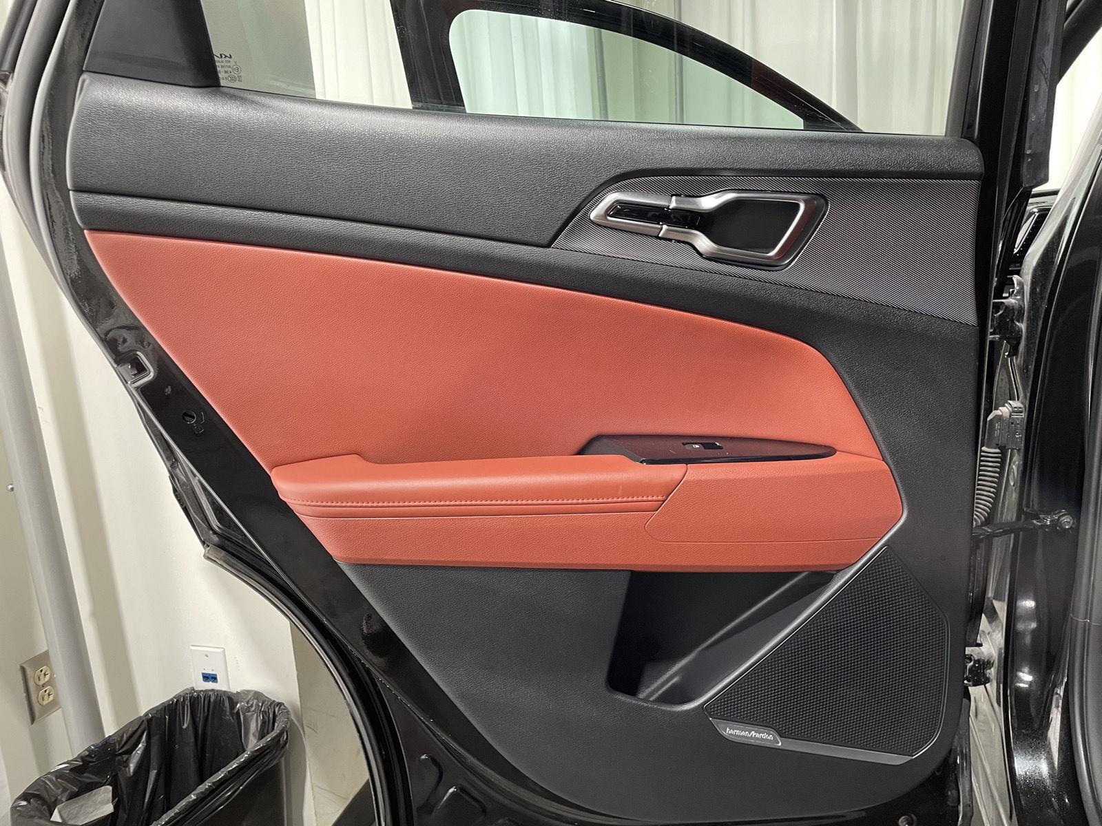 Vehicle photo 21