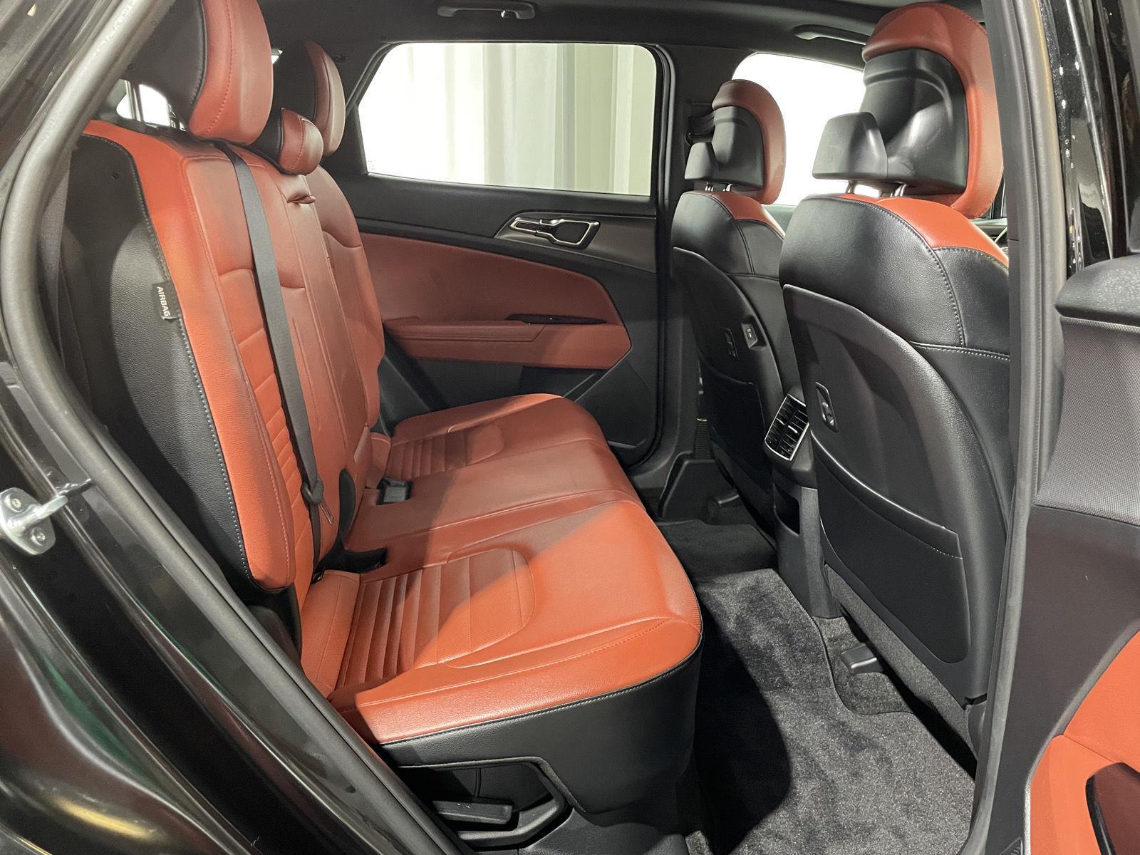Vehicle photo 24