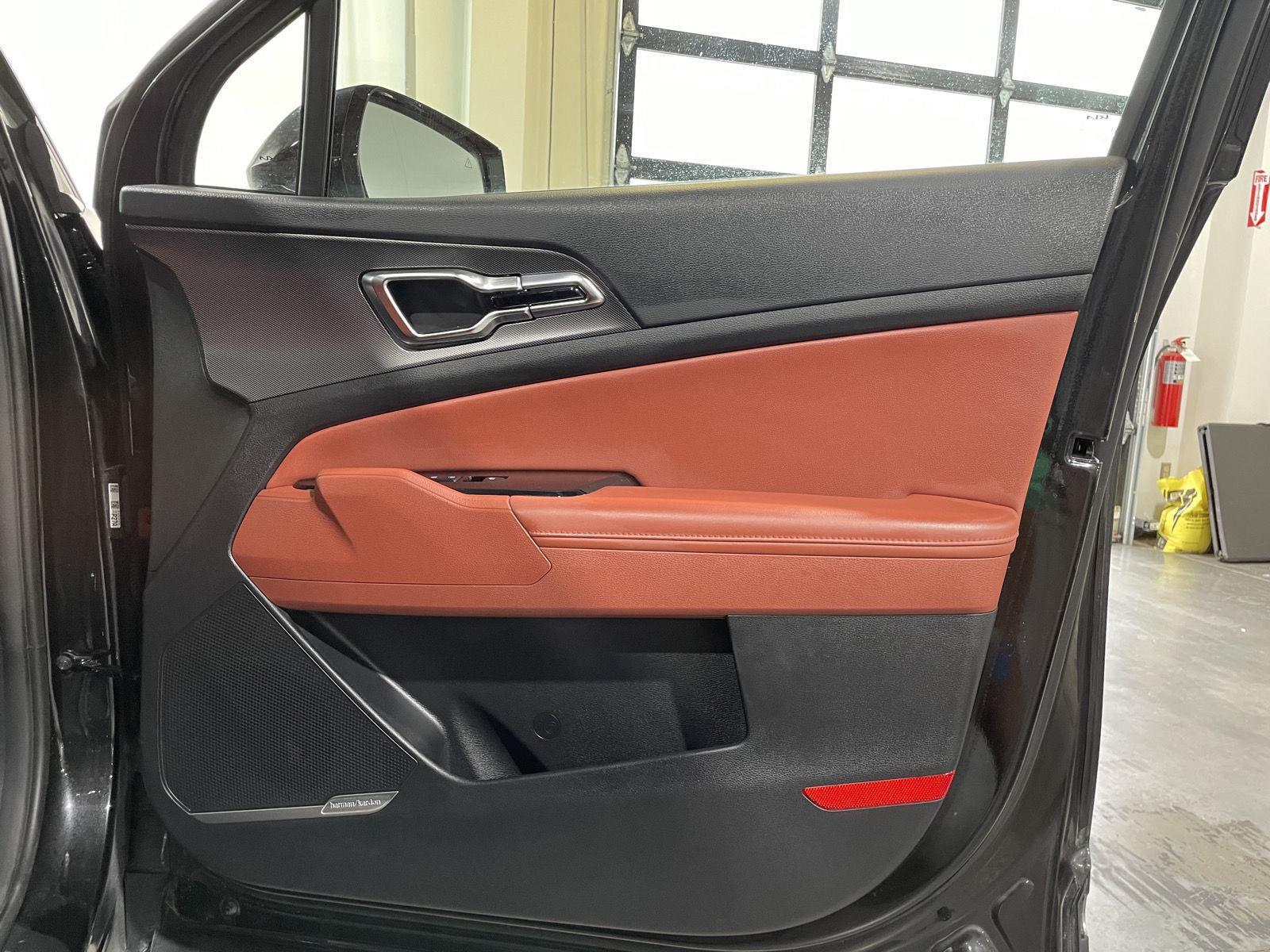 Vehicle photo 25