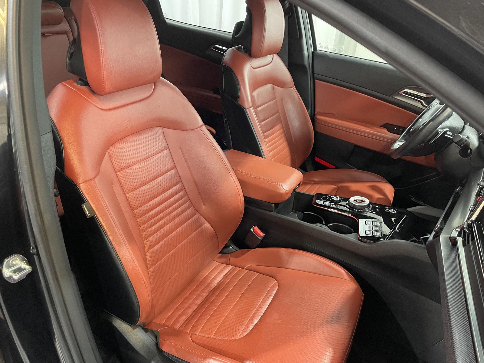 Vehicle photo 27