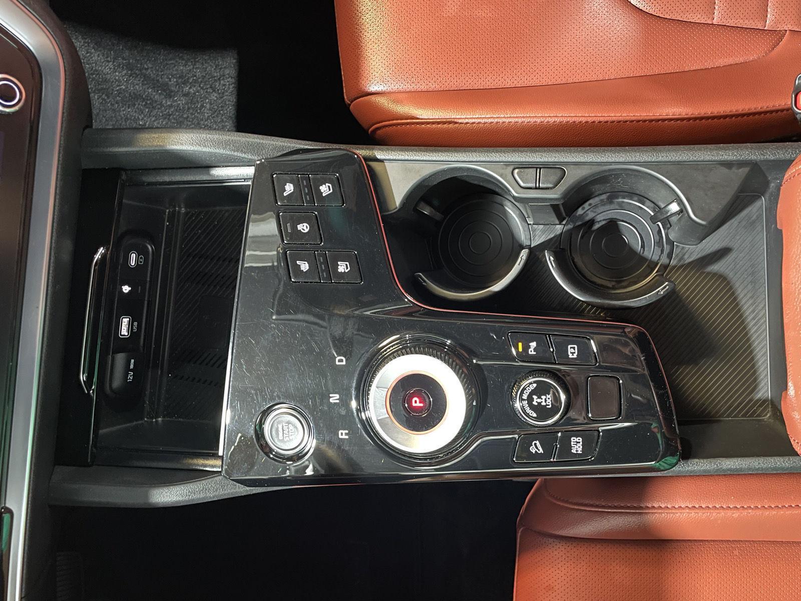 Vehicle photo 32