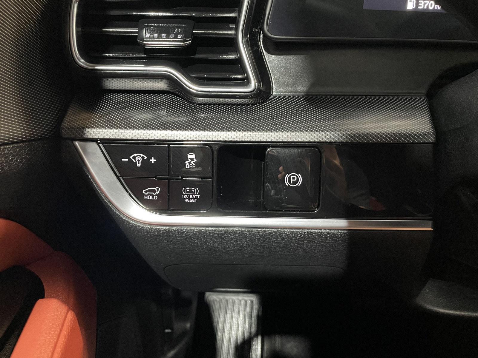 Vehicle photo 33