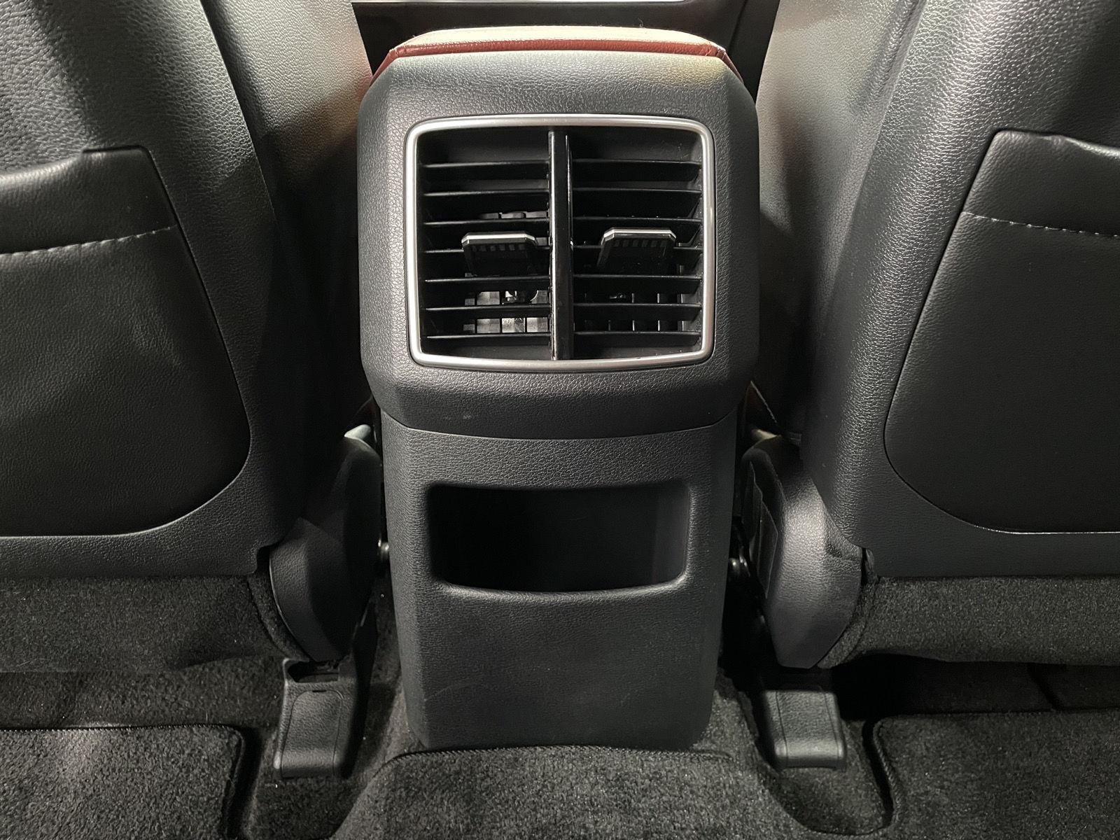 Vehicle photo 37