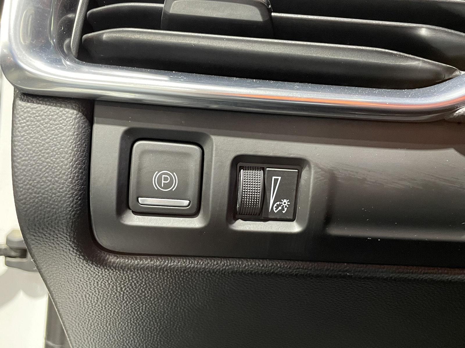 Vehicle photo 16