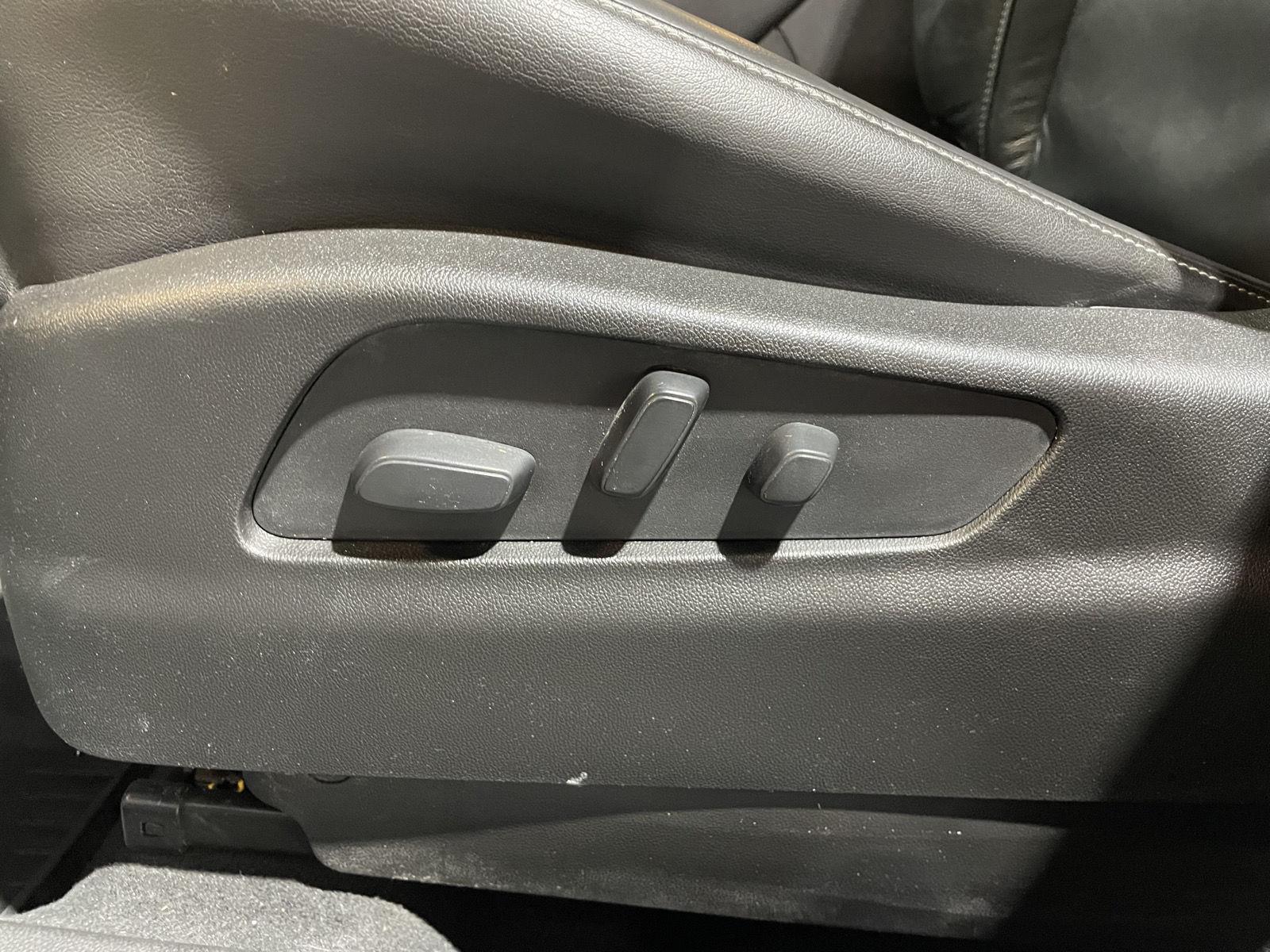 Vehicle photo 21