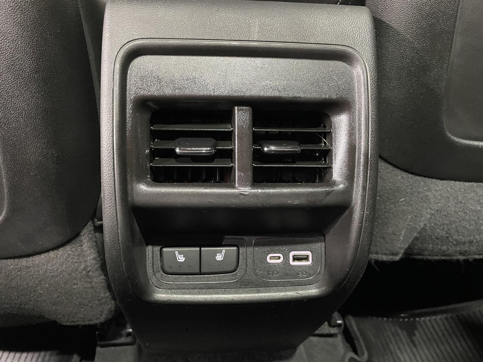 Vehicle photo 37