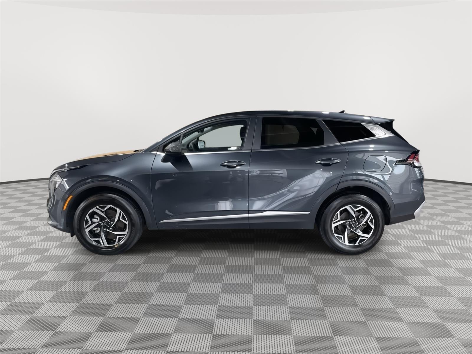 Vehicle photo 2