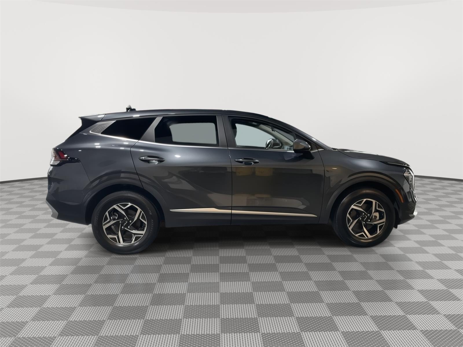 Vehicle photo 6
