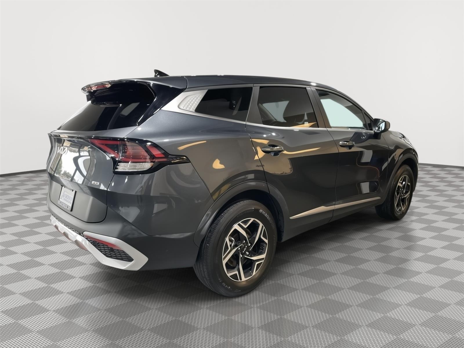 Vehicle photo 7