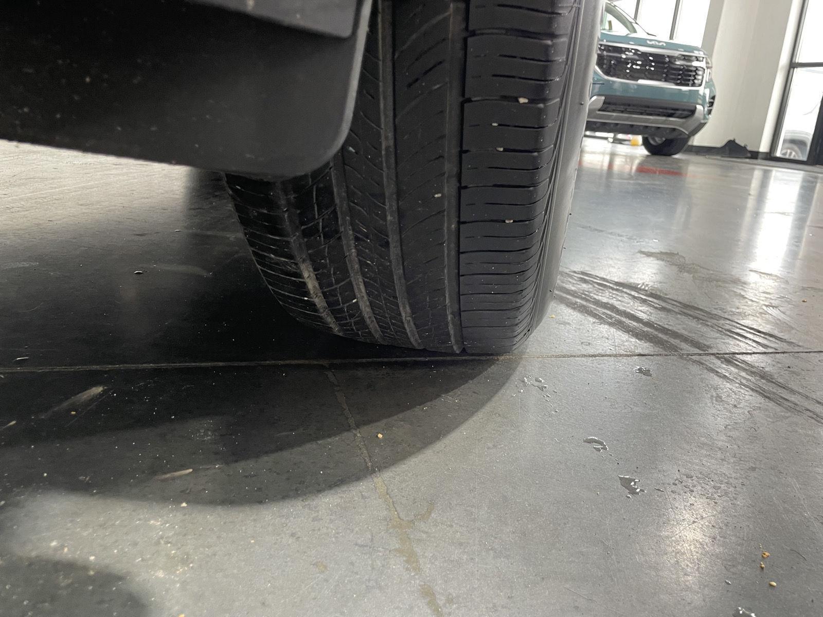 Vehicle photo 11