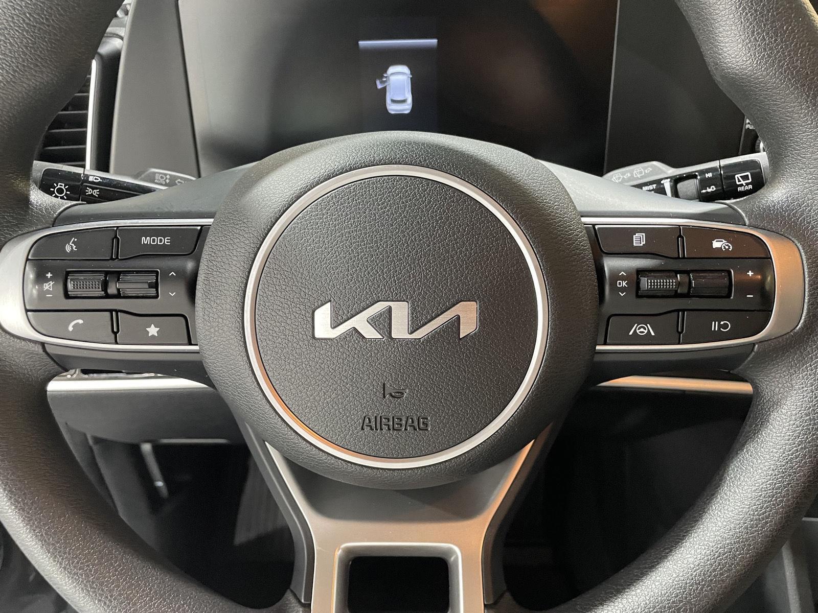 Vehicle photo 13