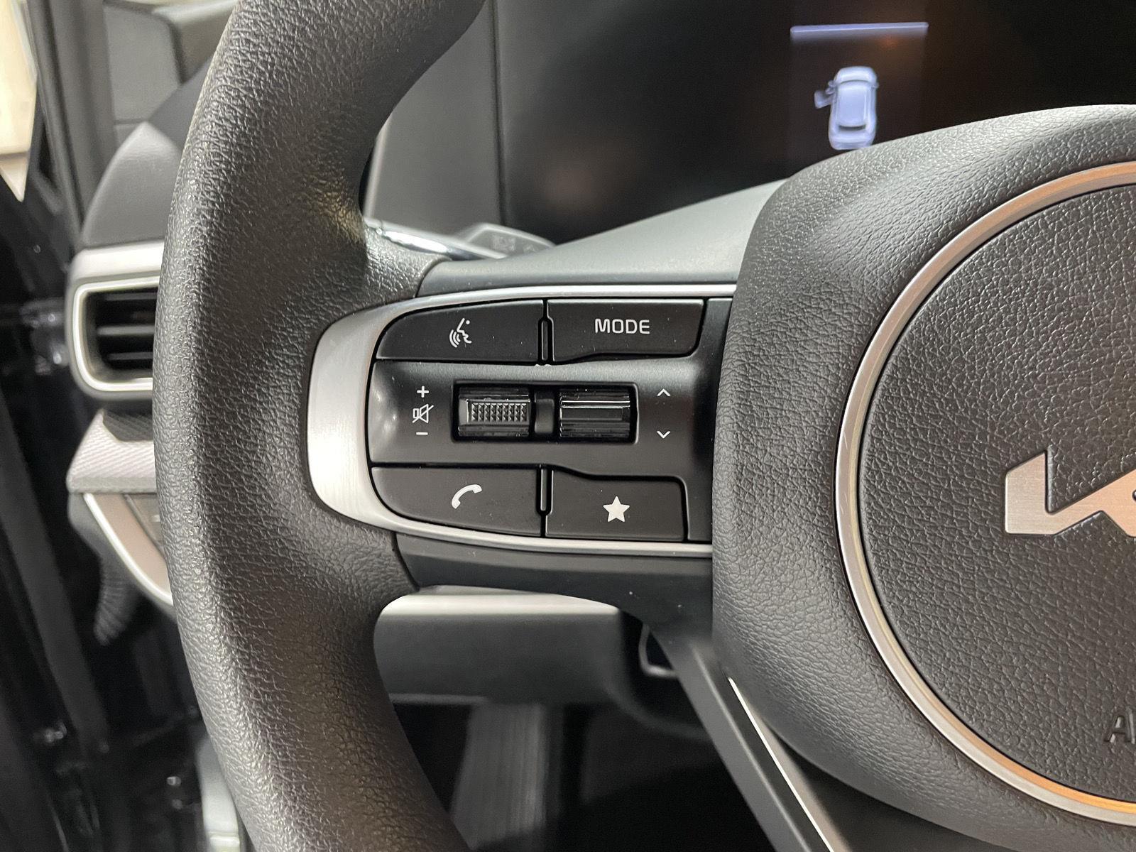 Vehicle photo 14
