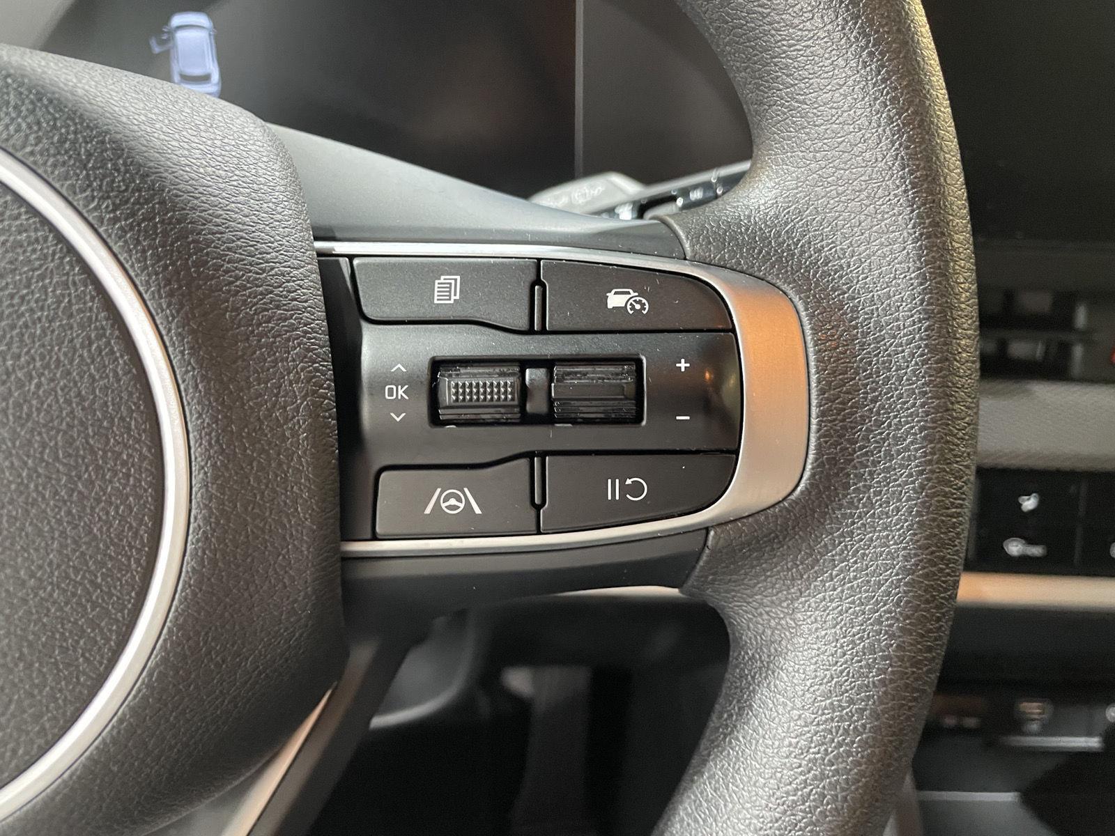 Vehicle photo 15