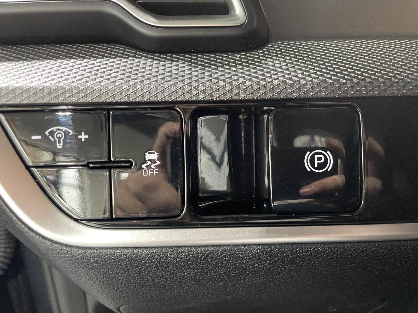 Vehicle photo 16