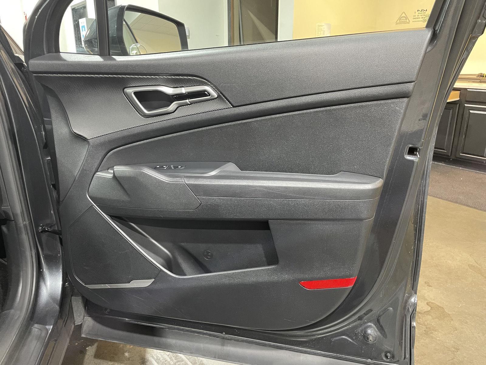 Vehicle photo 17