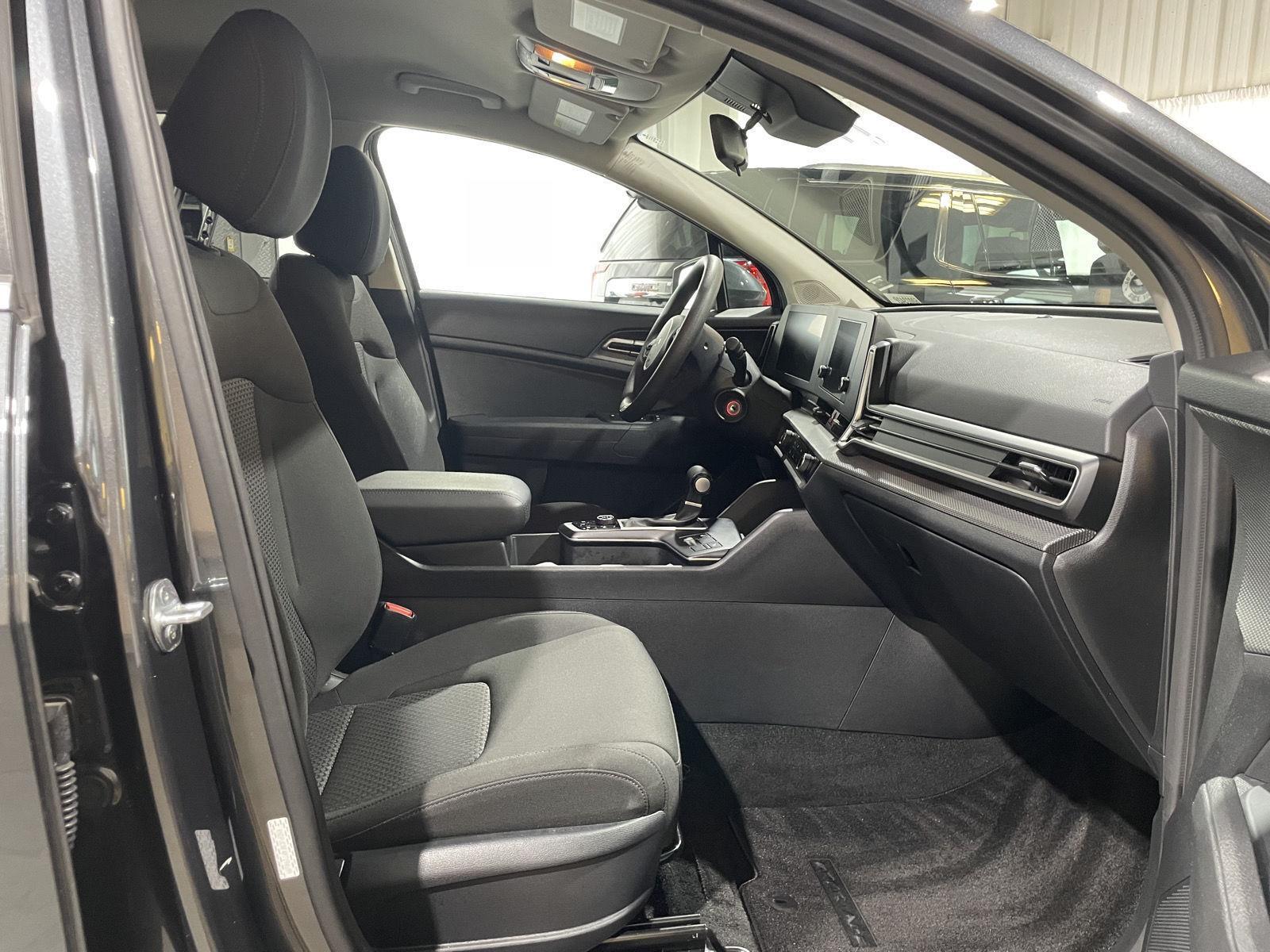 Vehicle photo 18